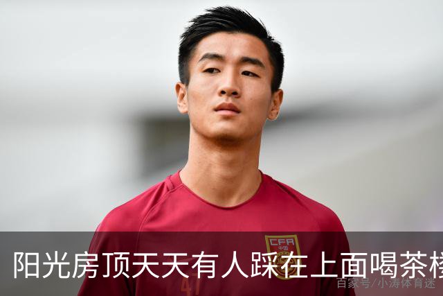 阳光房顶天天有人踩在上面喝茶楼下住户吓得睡不着：万一塌了谁赔